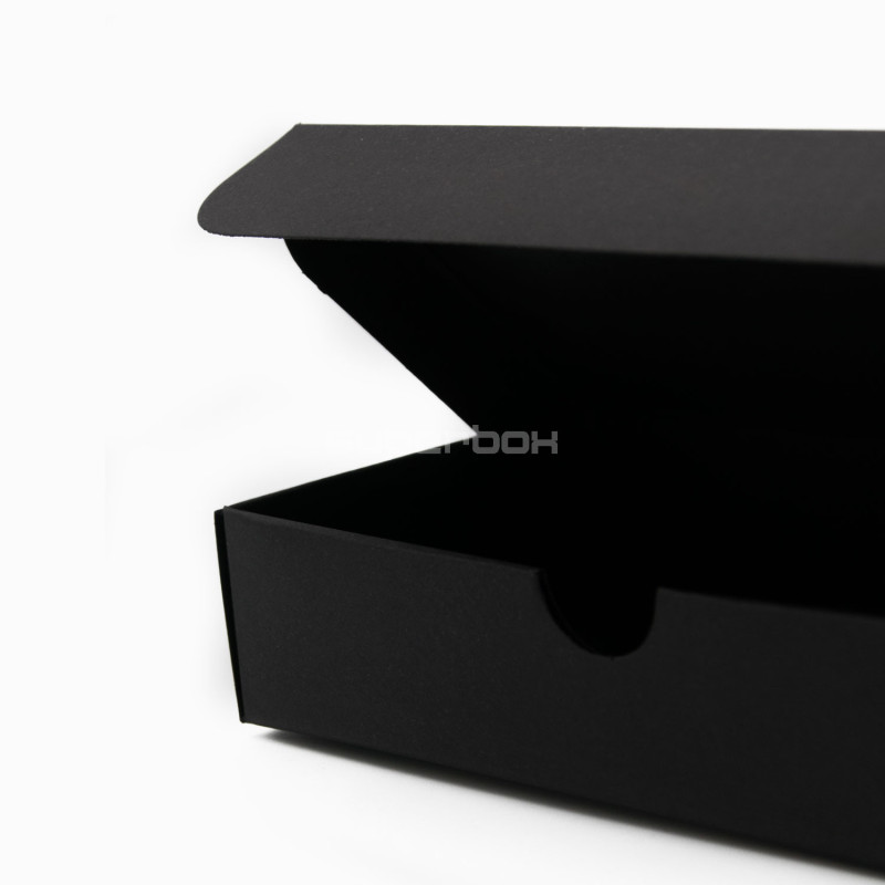 Längliche Geschenkbox aus schwarzem dekorativem Karton
