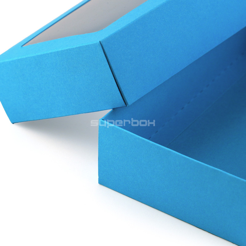Himmelblaue zweiteilige Geschenkbox aus Karton mit Fenster