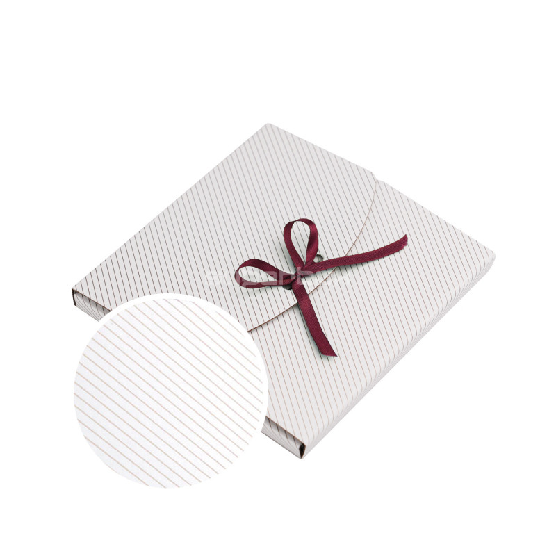 Kleiner weißer Umschlag mit Goldlinien | 155x155x10 mm | Superbox