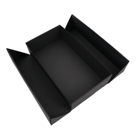 Doppeltürige schwarze Box mit integriertem goldenen Band