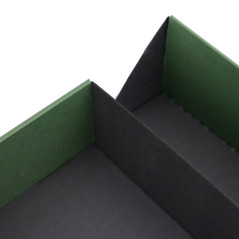 Grüne Geschenkbox mit Doppeltür und integriertem Satinschleifenband, 340x190x85 mm