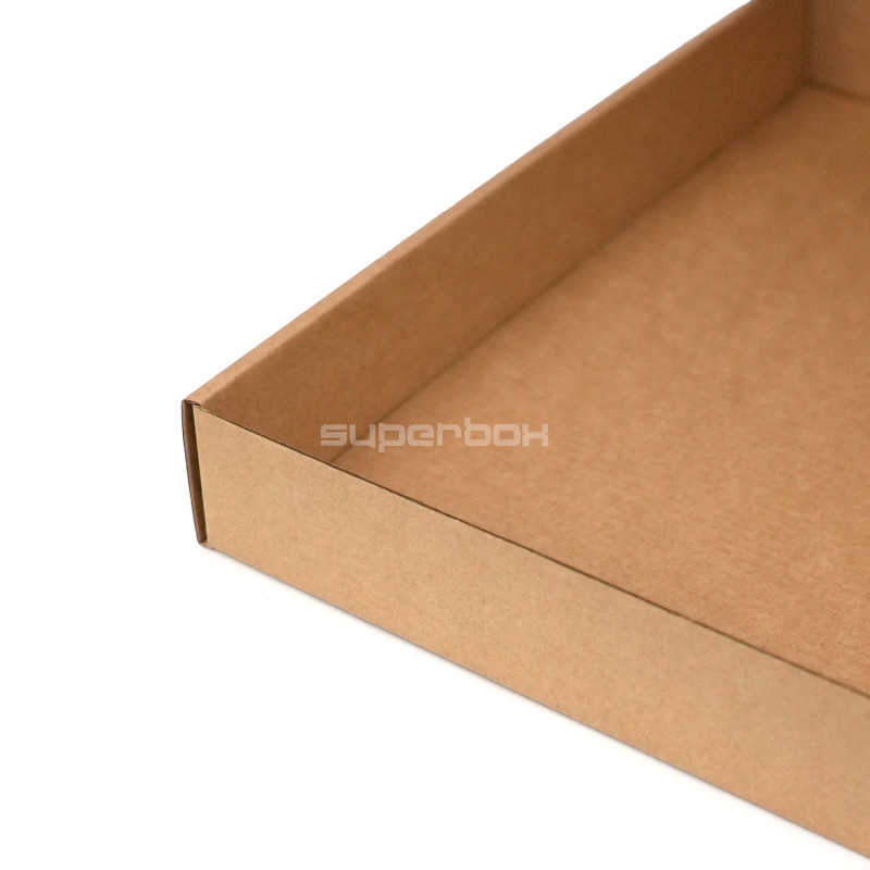 Große braune Geschenkbox mit niedriger Höhe