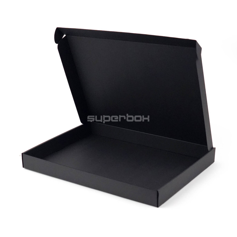 Große schwarze Geschenkbox mit niedriger Höhe