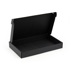 Schwarze Geschenkbox mit geringer Höhe