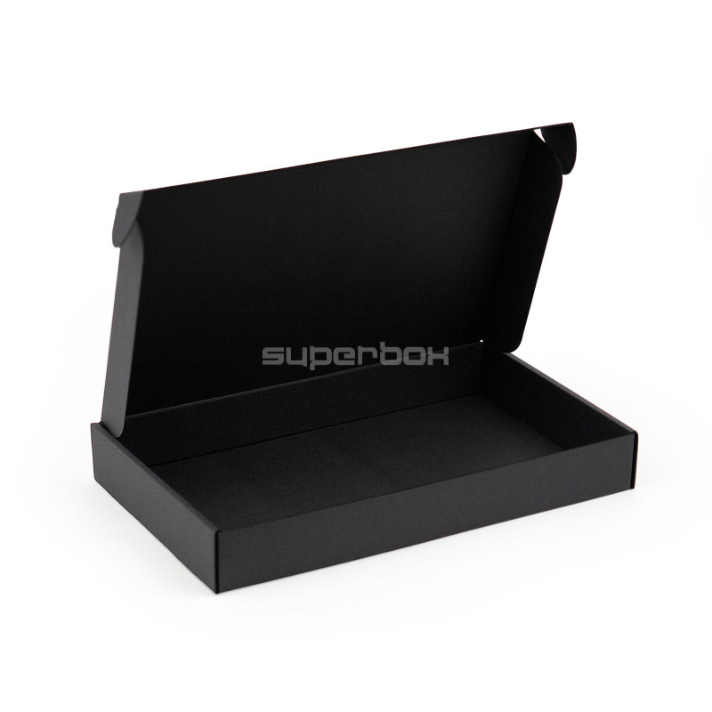 Schwarze Geschenkbox mit geringer Höhe