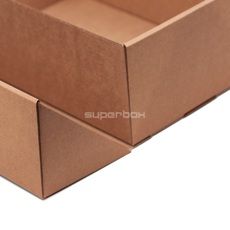 Braune Geschenkbox im A5-Format mit Doppeltür und integriertem Band
