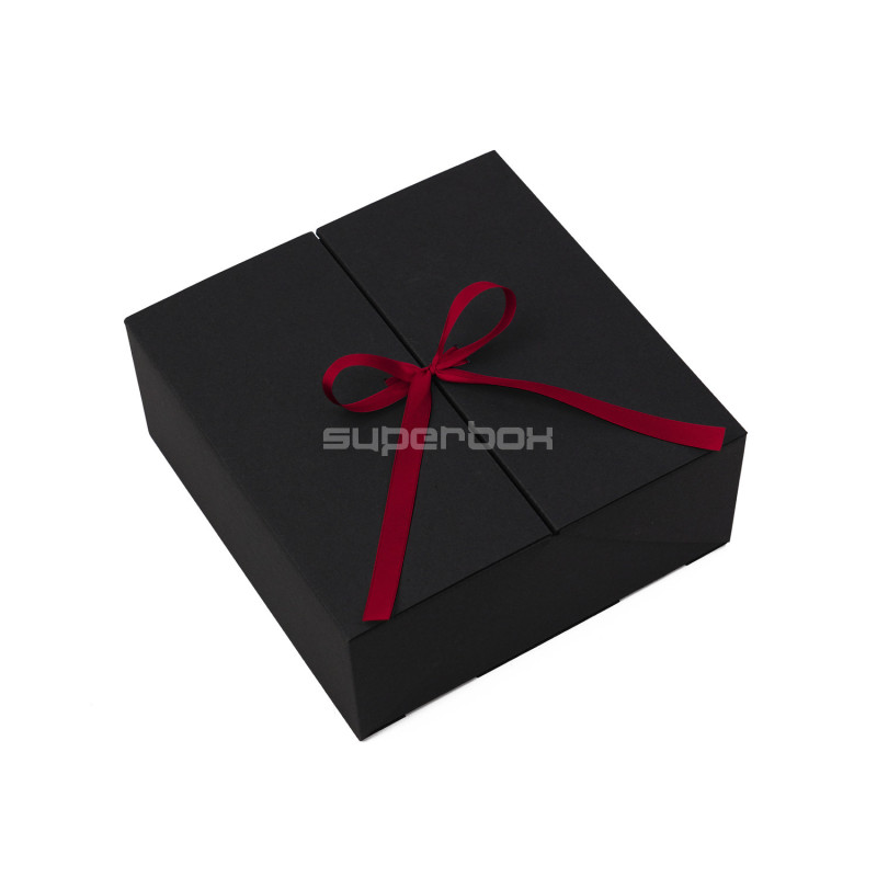 Quadratische schwarze Doppeltürbox mit burgunderrotem Band, 220x220x90 mm