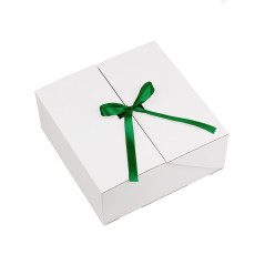 Quadratische weiße Doppeltür-Box mit dunkelgrünem Band, 220x220x90 mm