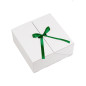 Quadratische weiße Doppeltür-Box mit dunkelgrünem Band, 220x220x90 mm