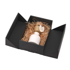 Schwarze Geschenkschachtel im A5-Format mit Doppeltür und integrierten Satinschleifen – Verpackungsbeispiel, 220x150x85 mm