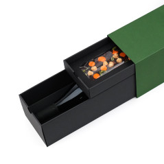 Grüne längliche Geschenkbox für Flaschen mit zwei Schubladen – Verpackungsbeispiel, 320x108x90 mm