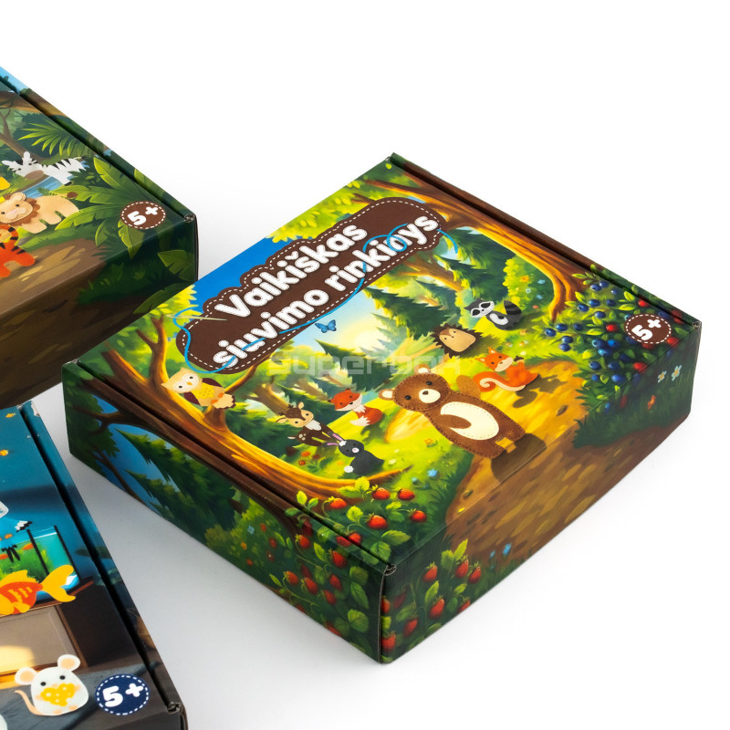 Kinderboxen mit buntem Aufdruck Kinderboxen mit buntem Aufdruck