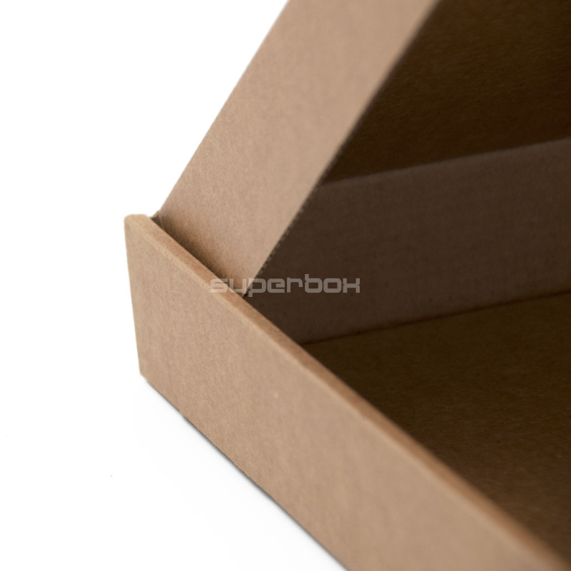 Braune quadratische Geschenkbox sehr niedriger Höhe