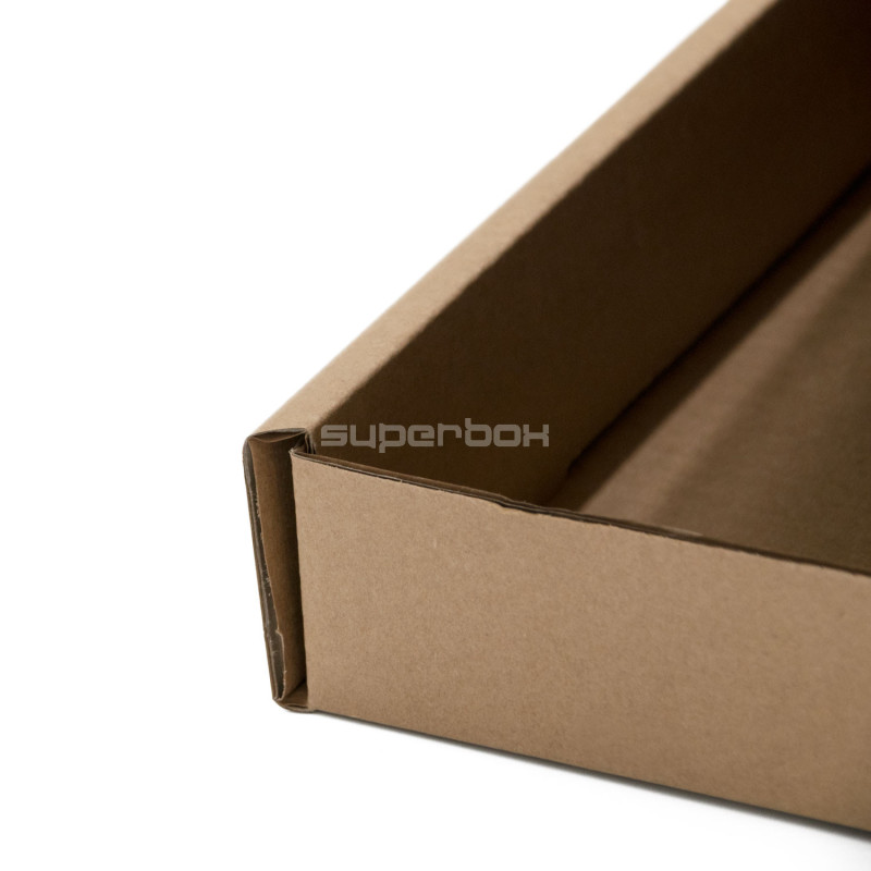 Braune quadratische Geschenkbox sehr geringer Höhe