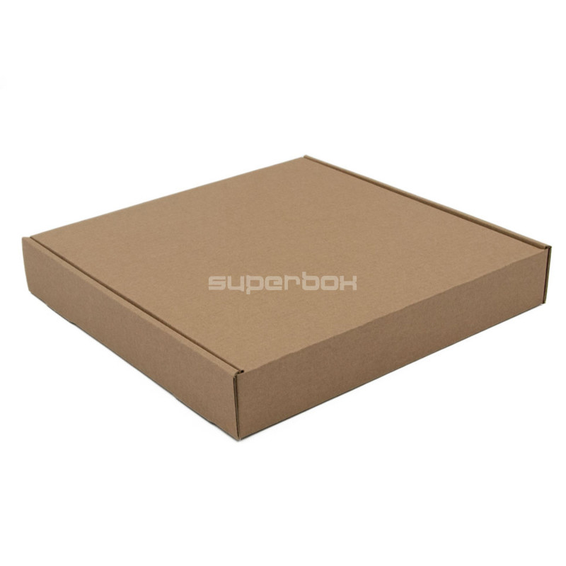 Braune flache quadratische Geschenk- oder Versandbox ohne Fenster Braune flache quadratische Geschenk- oder Versandbox ohne Fenster
