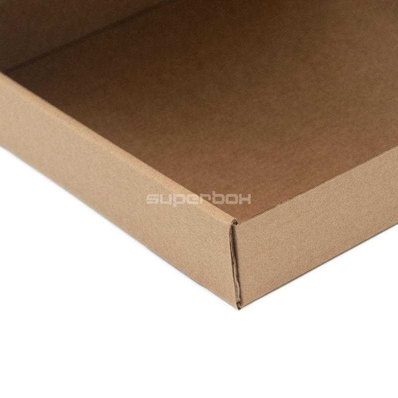 Braune flache quadratische Geschenk- oder Versandbox ohne Fenster Braune flache quadratische Geschenk- oder Versandbox ohne Fenster