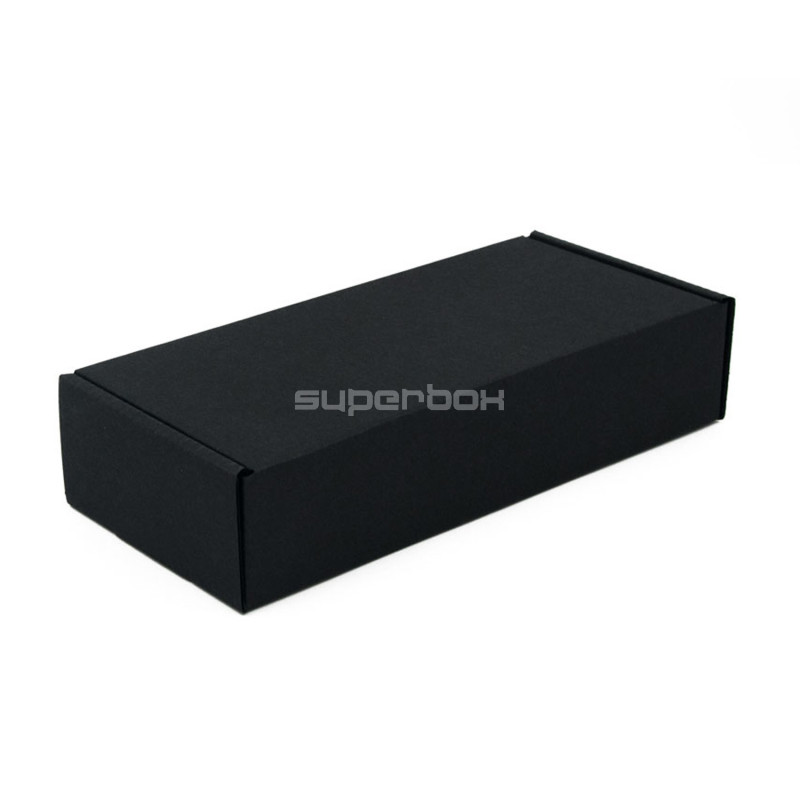Kleine längliche schwarze Geschenkbox