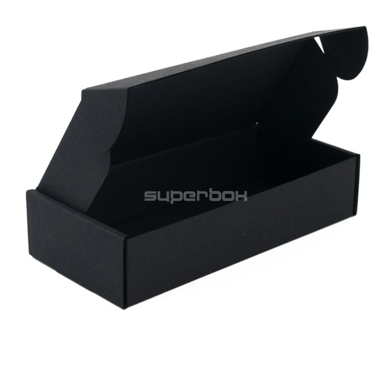 Kleine längliche schwarze Geschenkbox