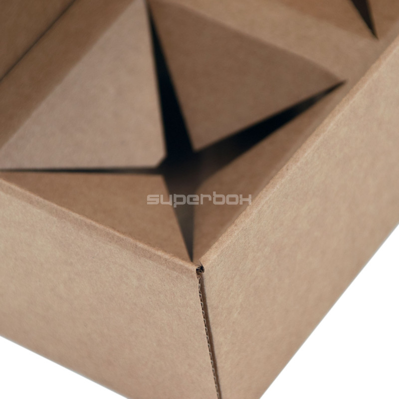 Braune längliche Geschenkbox mit ovalem Fenster für 3 Gläser
