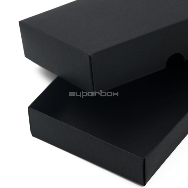 Kleine schwarze Box mit Deckel