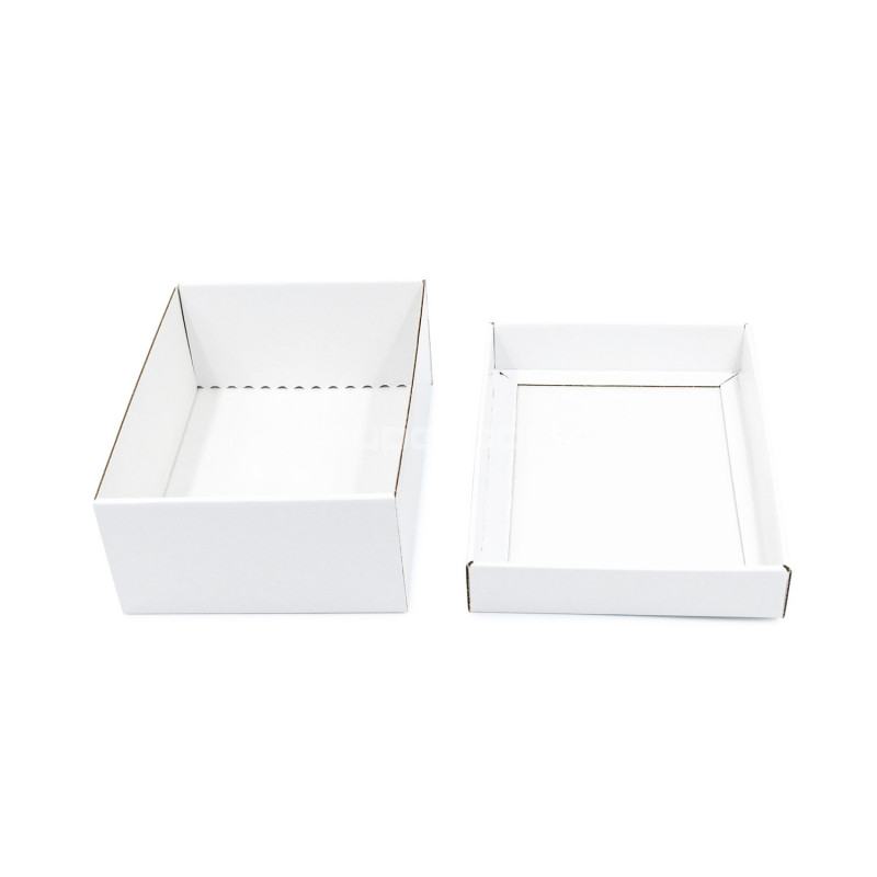 Weiße rechteckige Geschenkbox aus Karton mit Deckel