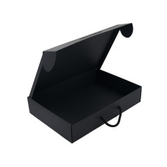 Eleganter schwarzer Standardkoffer mit schwarzem Textilgriff