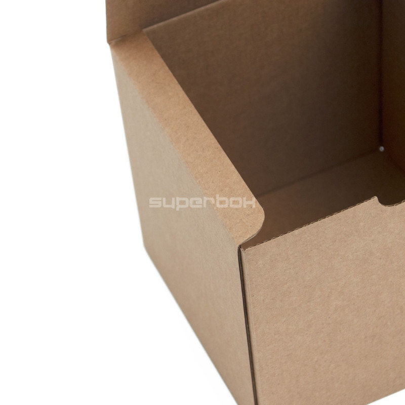 Braune Würfelbox aus Wellpappe