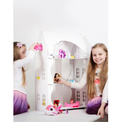 Spielhaus aus Wellpappe mit Dachboden