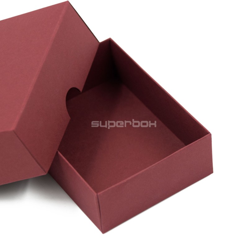Zweiteilige kleine rechteckige Geschenkbox aus bordeauxfarbenem Karton