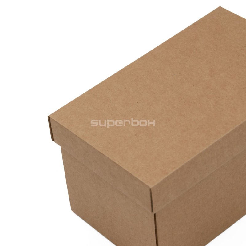 Braune tiefe Kartonbox mit Deckel zum Verpacken von Nüssen