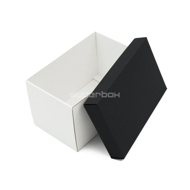 Weiße sehr tiefe Kartonbox mit schwarzem Deckel