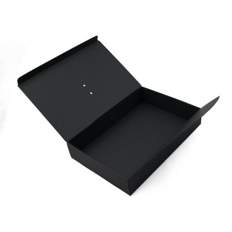 Große schwarze Box mit Schleifenverschluss