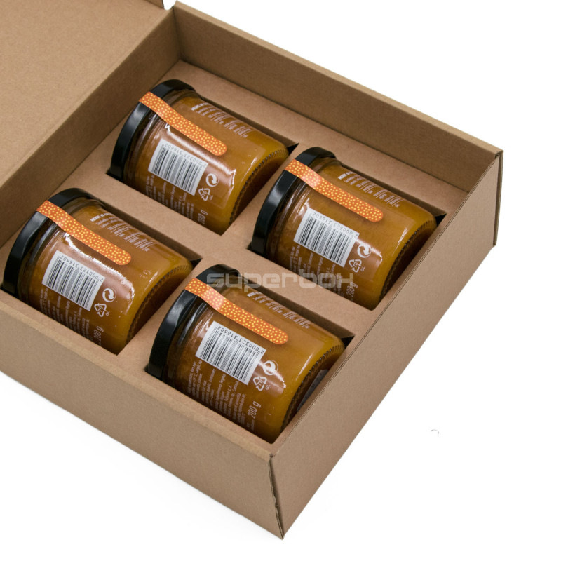 Braune quadratische Box ohne Fenster zum Verpacken und Versenden von Artikeln