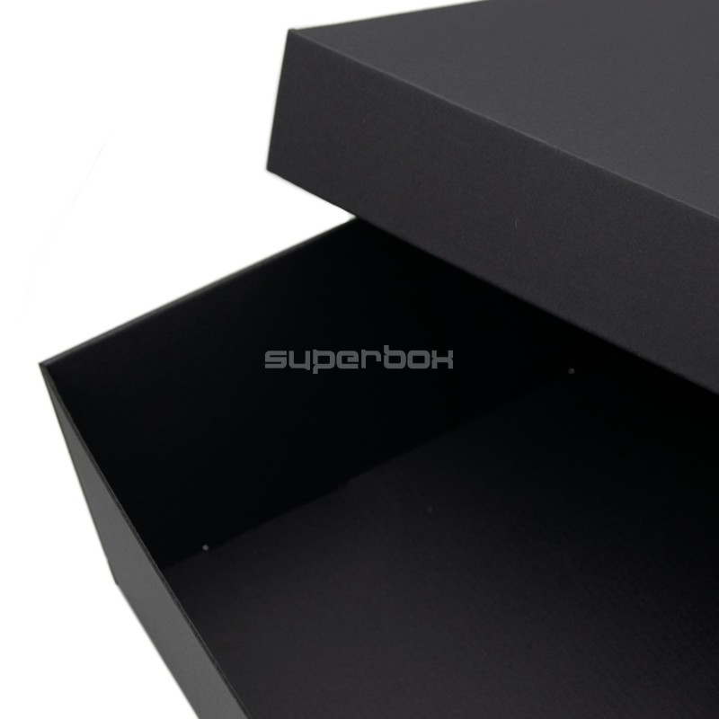 Riesige schwarze Geschenkbox mit Deckel