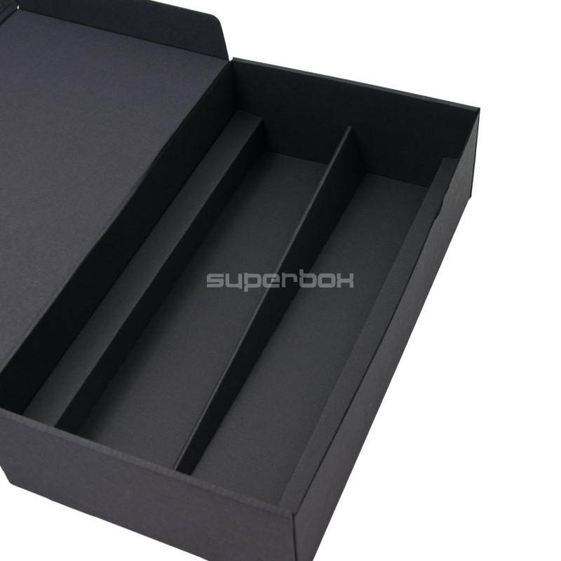 Verlängerte schwarze Geschenkbox mit Klarsichtfenster
