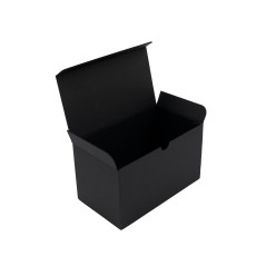 Längliche schwarze Box für zwei Zylinderkerzen