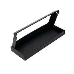 Niedrige längliche schwarze Box mit PVC-Fenster