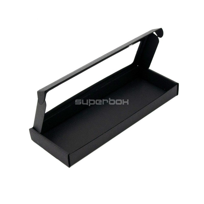 Niedrige längliche schwarze Box mit PVC-Fenster