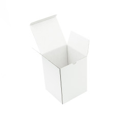 Weiße längliche Box zum Verpacken von Raumduft
