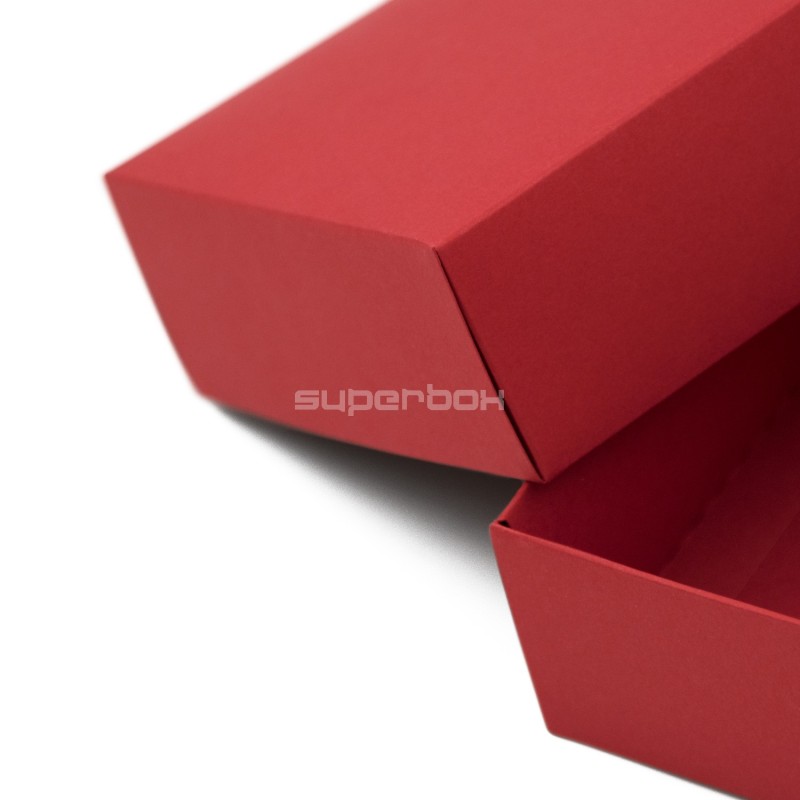 Rote zweiteilige Geschenkbox aus Karton