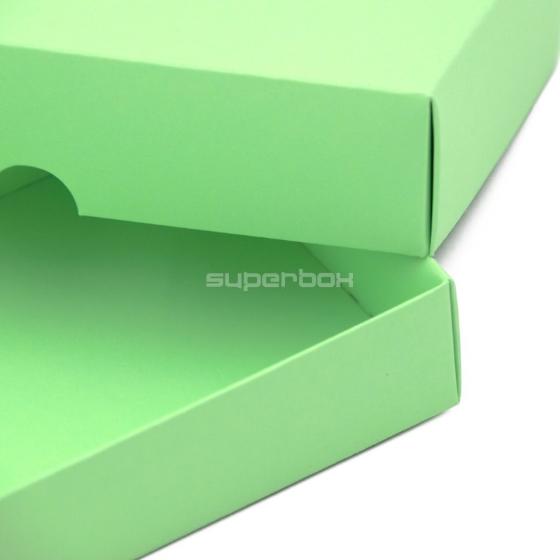 Hellgrüne Pappbox mit Deckel