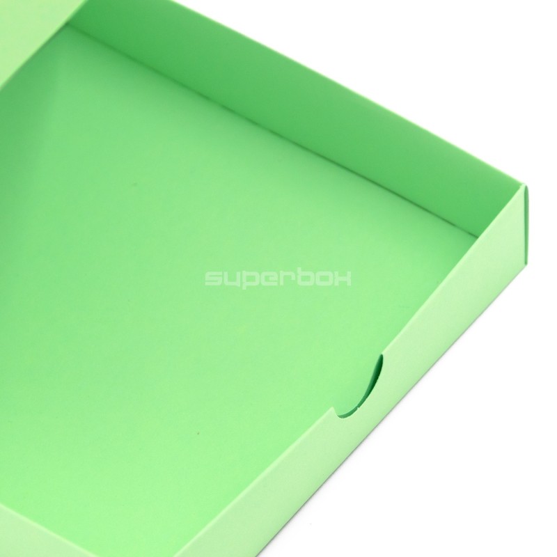 Hellgrüne quadratische Box mit eingelassenem Kartondeckel Hellgrüne quadratische Box mit eingelassenem Kartondeckel