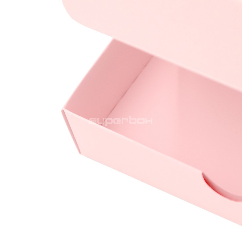Längliche Geschenkbox aus pfirsichfarbigem dekorativem Karton