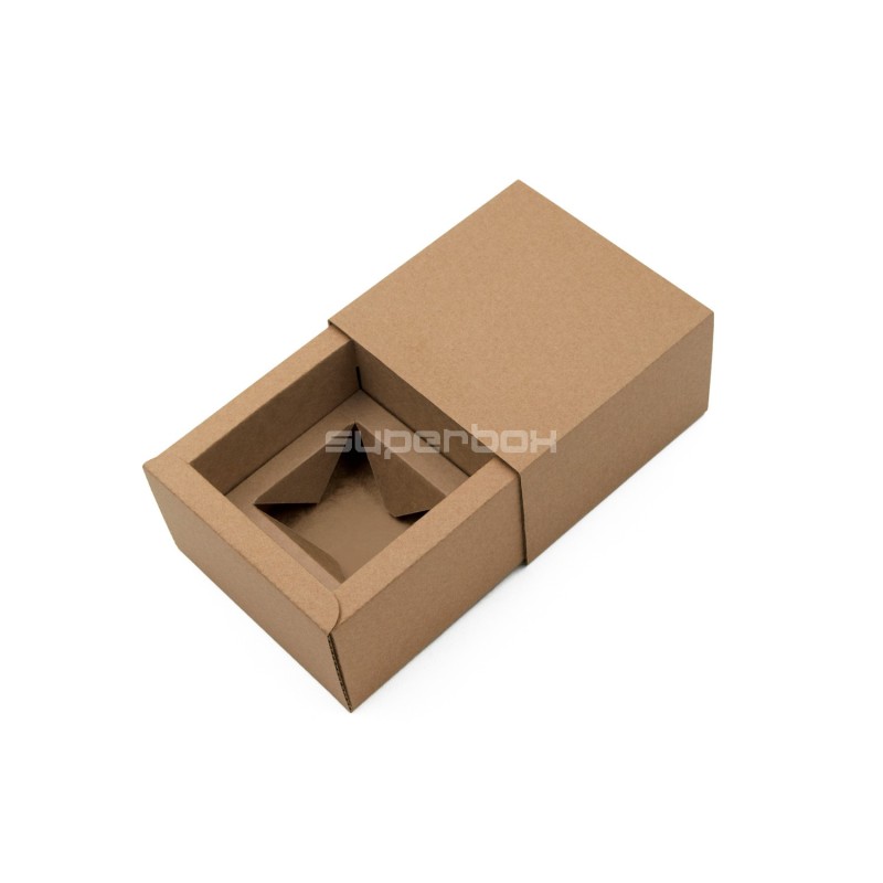 Braune Box mit Hülle für ein Glas