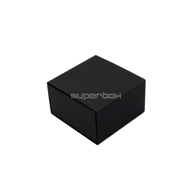 Schwarze Box mit Hülle für ein Glas