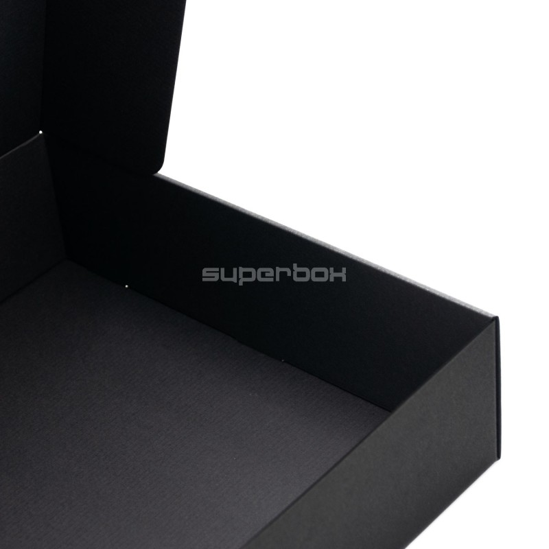 Große schwarze quadratische Schnellverschlussbox