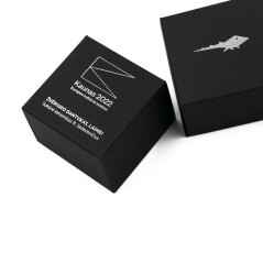Prägung auf Kartonverpackungen, 1 Farbe (Gold, Silber)
