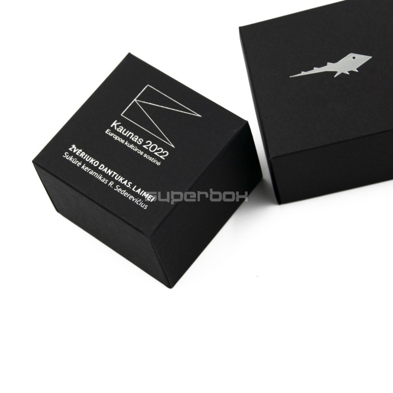 Prägung auf Kartonverpackungen, 1 Farbe (Gold, Silber)