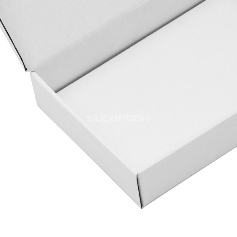 Weiße kleine Geschenkbox mit Klappdeckel