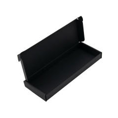 Niedrige längliche schwarze Box für Schokolade